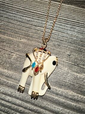 Vintage (1990’s) Gold Tone Elephant Pendant Necklace w/ Rhinestone Accents